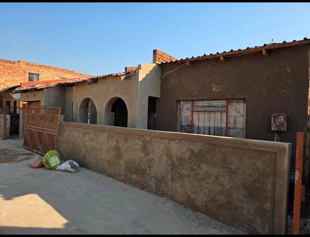 4 BEDROOM HOUSE FOR SALE IN TEMBISA EXT 7